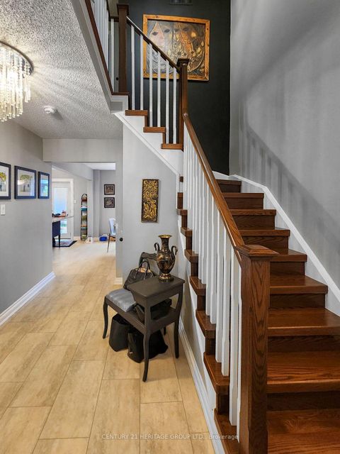 Photo 3 at 1919 Applewood Avenue, Alcona, Innisfil