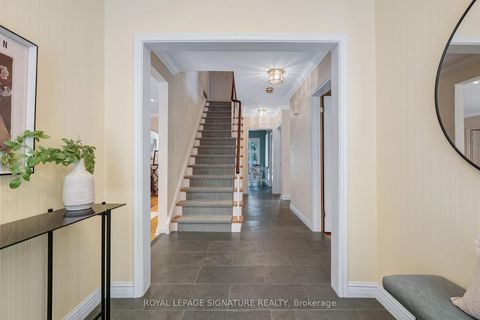 Photo 2 at 122 Fenn Avenue, Windfields, Toronto