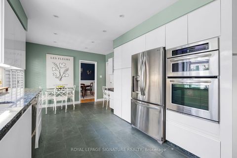 Photo 11 at 122 Fenn Avenue, Windfields, Toronto