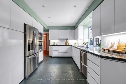 Photo 12 at 122 Fenn Avenue, Windfields, Toronto