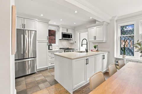 Photo 14 at 26 Larkin Avenue, Swansea, Toronto