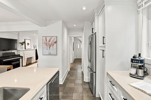Photo 18 at 26 Larkin Avenue, Swansea, Toronto