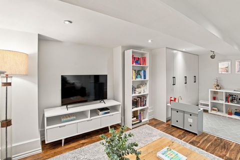 Photo 32 at 26 Larkin Avenue, Swansea, Toronto