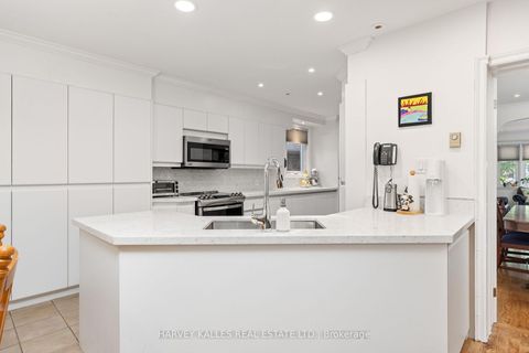 Photo 7 at 52 Park Hill Road, Forest Hill North, Toronto
