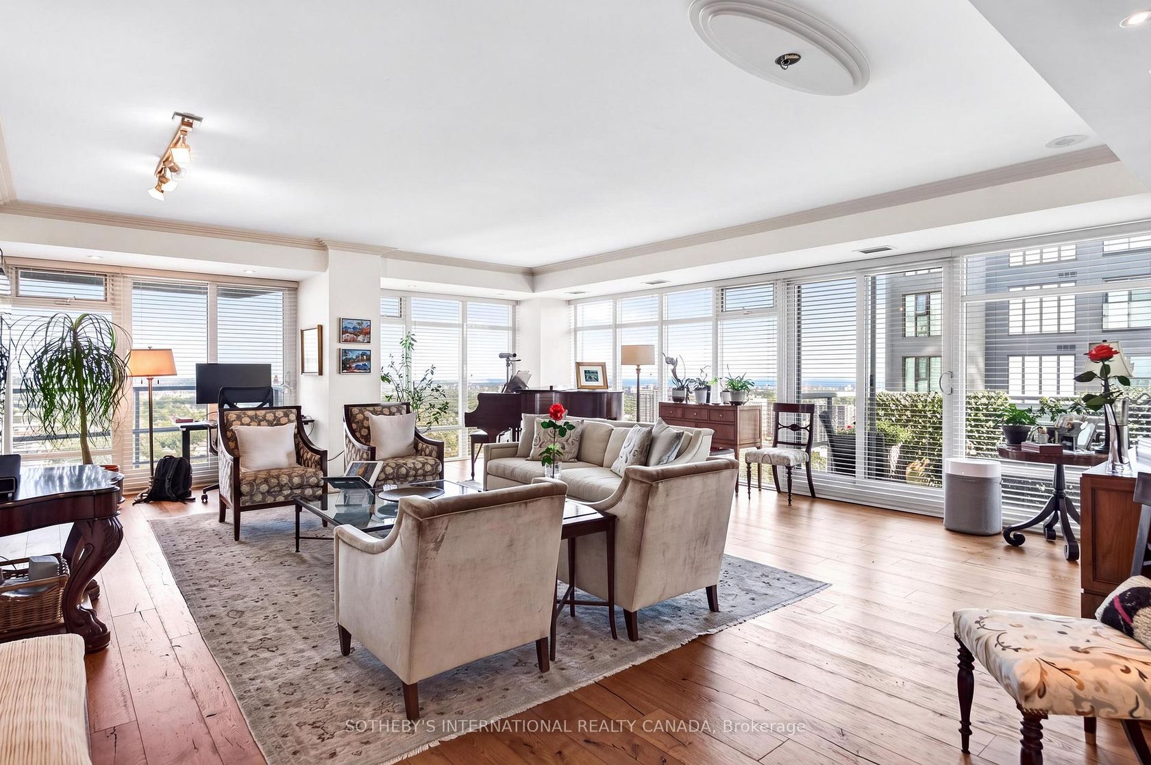 3302 - 2181 Yonge Street, Mount Pleasant West, Toronto photo number 2