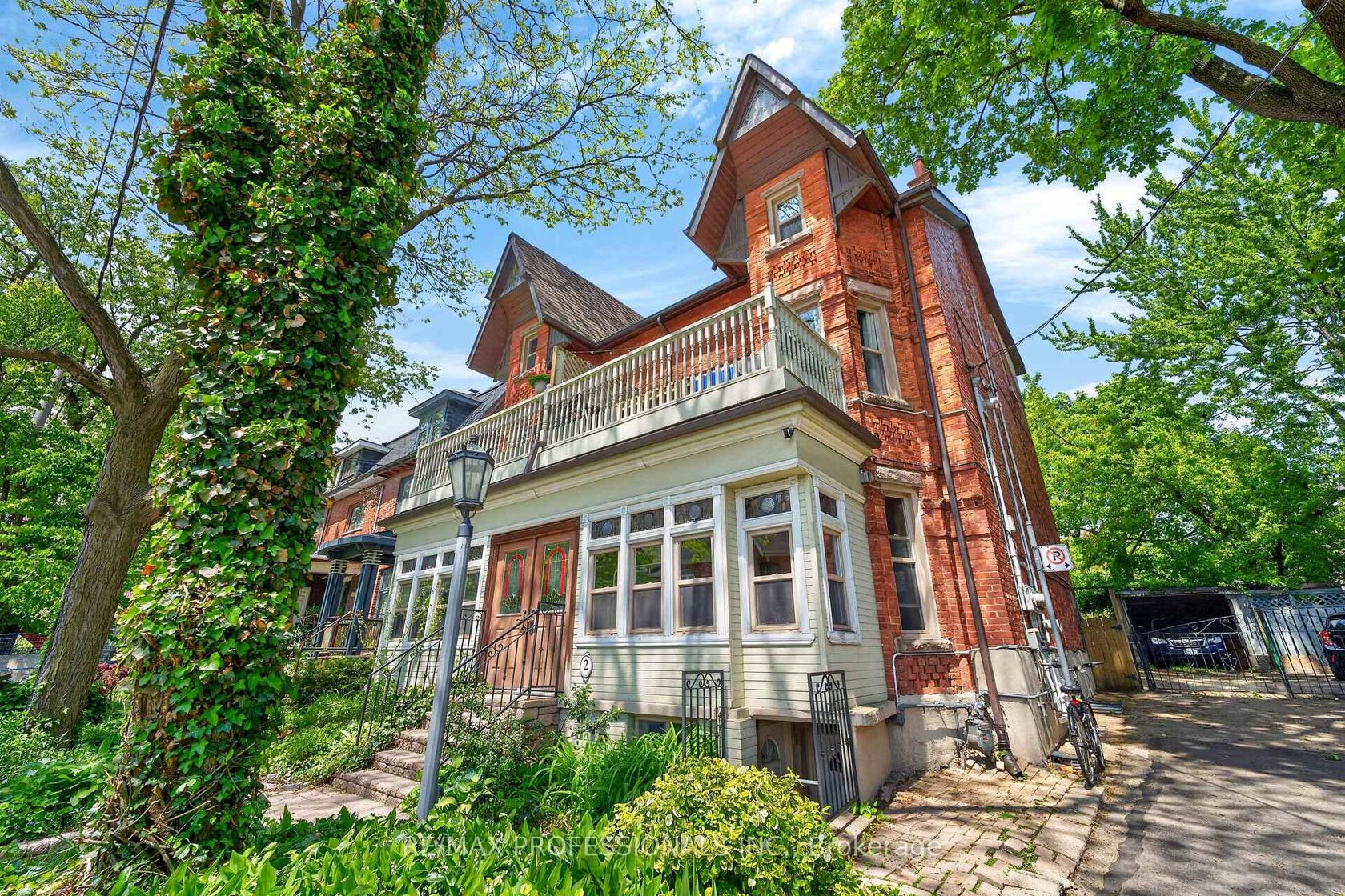 2 Afton Avenue, Little Portugal, Toronto 