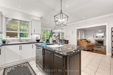 Photo 11 at 21 Capner Court, Kleinburg, Vaughan