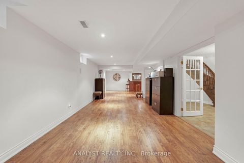 Photo 32 at 21 Capner Court, Kleinburg, Vaughan