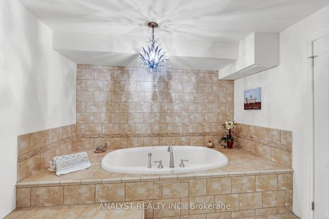 Photo 36 at 21 Capner Court, Kleinburg, Vaughan