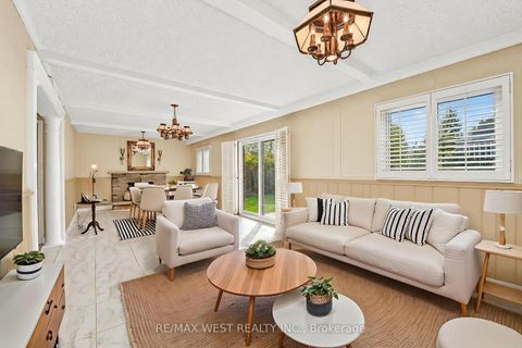 Photo 4 at 61 Bickerton Crescent, Pleasant View, Toronto