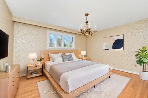 Photo 5 at 61 Bickerton Crescent, Pleasant View, Toronto