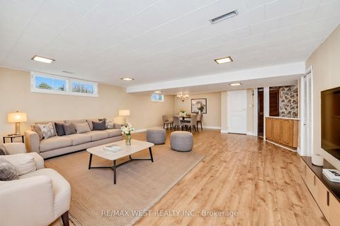 Photo 9 at 61 Bickerton Crescent, Pleasant View, Toronto