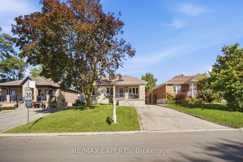 Photo 1 at 90 Heathrow Drive, CFB, Toronto