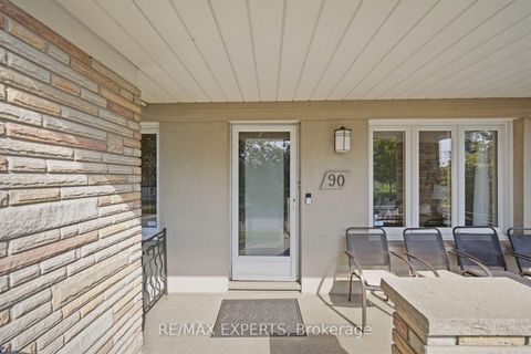 Photo 2 at 90 Heathrow Drive, CFB, Toronto