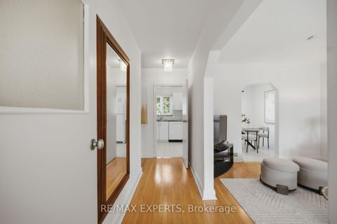 Photo 3 at 90 Heathrow Drive, CFB, Toronto