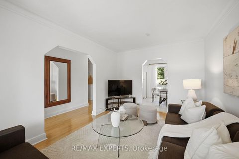 Photo 6 at 90 Heathrow Drive, CFB, Toronto