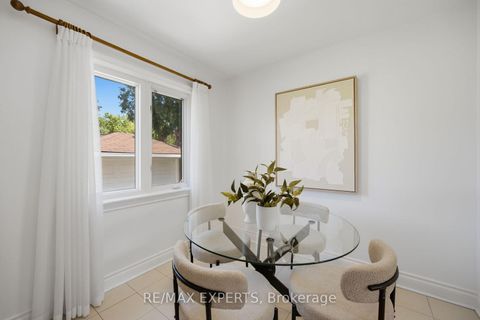 Photo 7 at 90 Heathrow Drive, CFB, Toronto