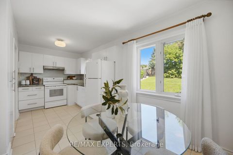 Photo 8 at 90 Heathrow Drive, CFB, Toronto