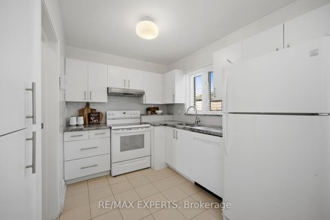 Photo 9 at 90 Heathrow Drive, CFB, Toronto
