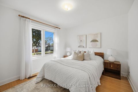 Photo 12 at 90 Heathrow Drive, CFB, Toronto