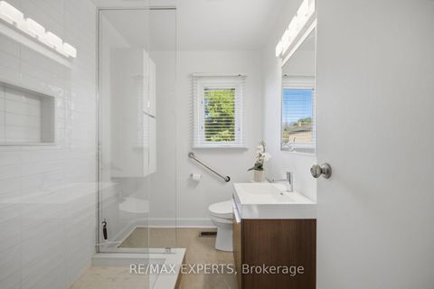 Photo 16 at 90 Heathrow Drive, CFB, Toronto