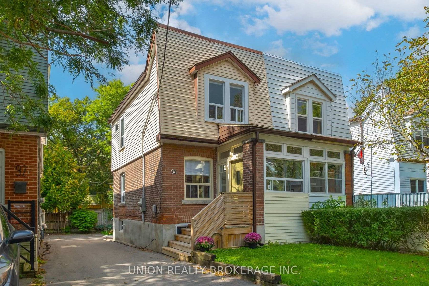 94 Hiltz Avenue, South Riverdale, Toronto photo number 2