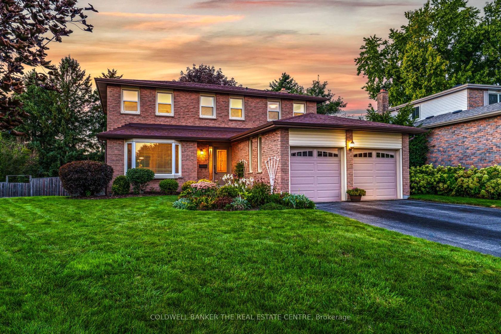 893 Arnold Crescent, College Manor, Newmarket photo number 2