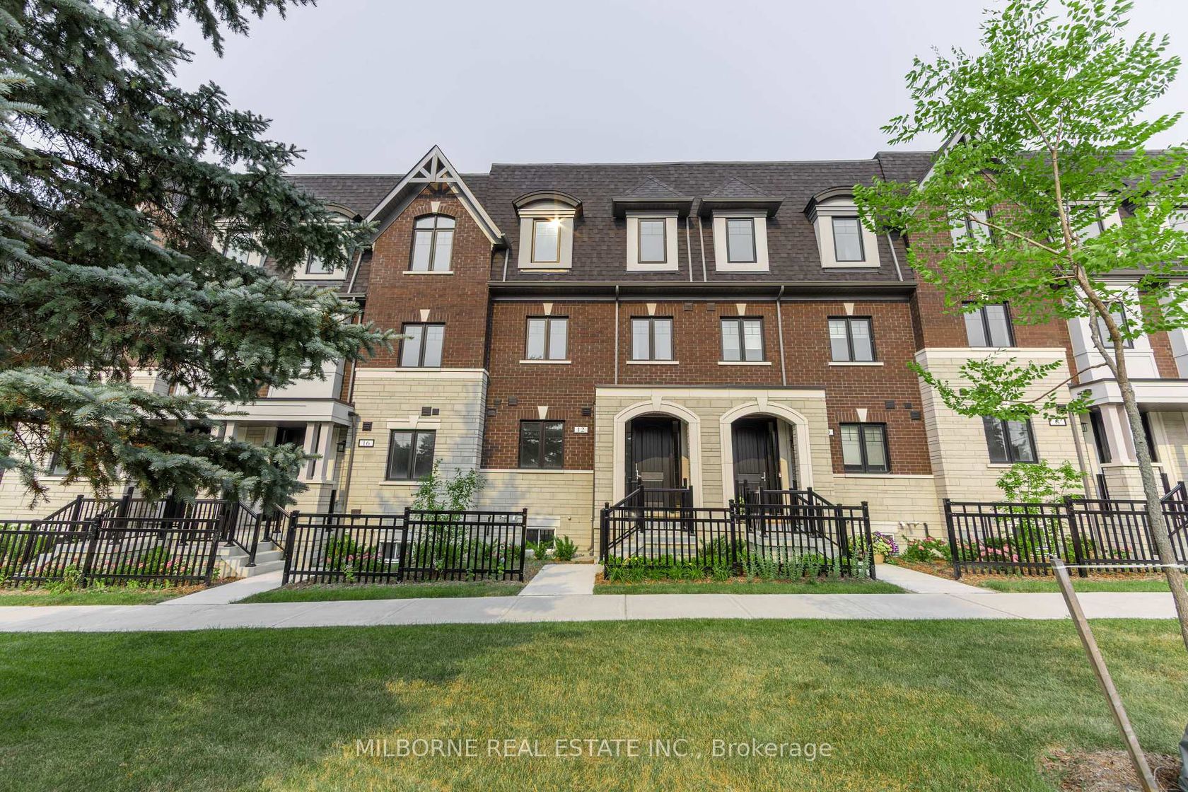 12 Fred Beaton Place, King City, King photo number 2