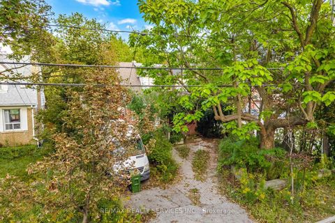 Photo 5 at 7 Ashbourne Drive, City Centre West, Toronto