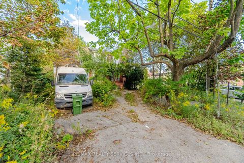 Photo 8 at 7 Ashbourne Drive, City Centre West, Toronto