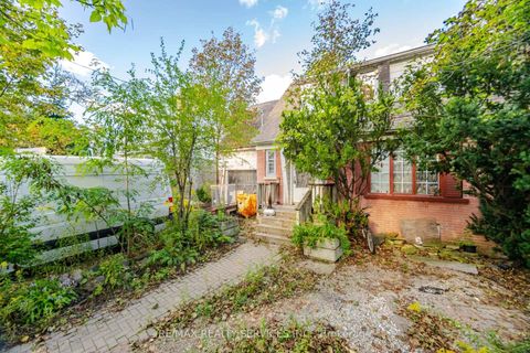 Photo 11 at 7 Ashbourne Drive, City Centre West, Toronto