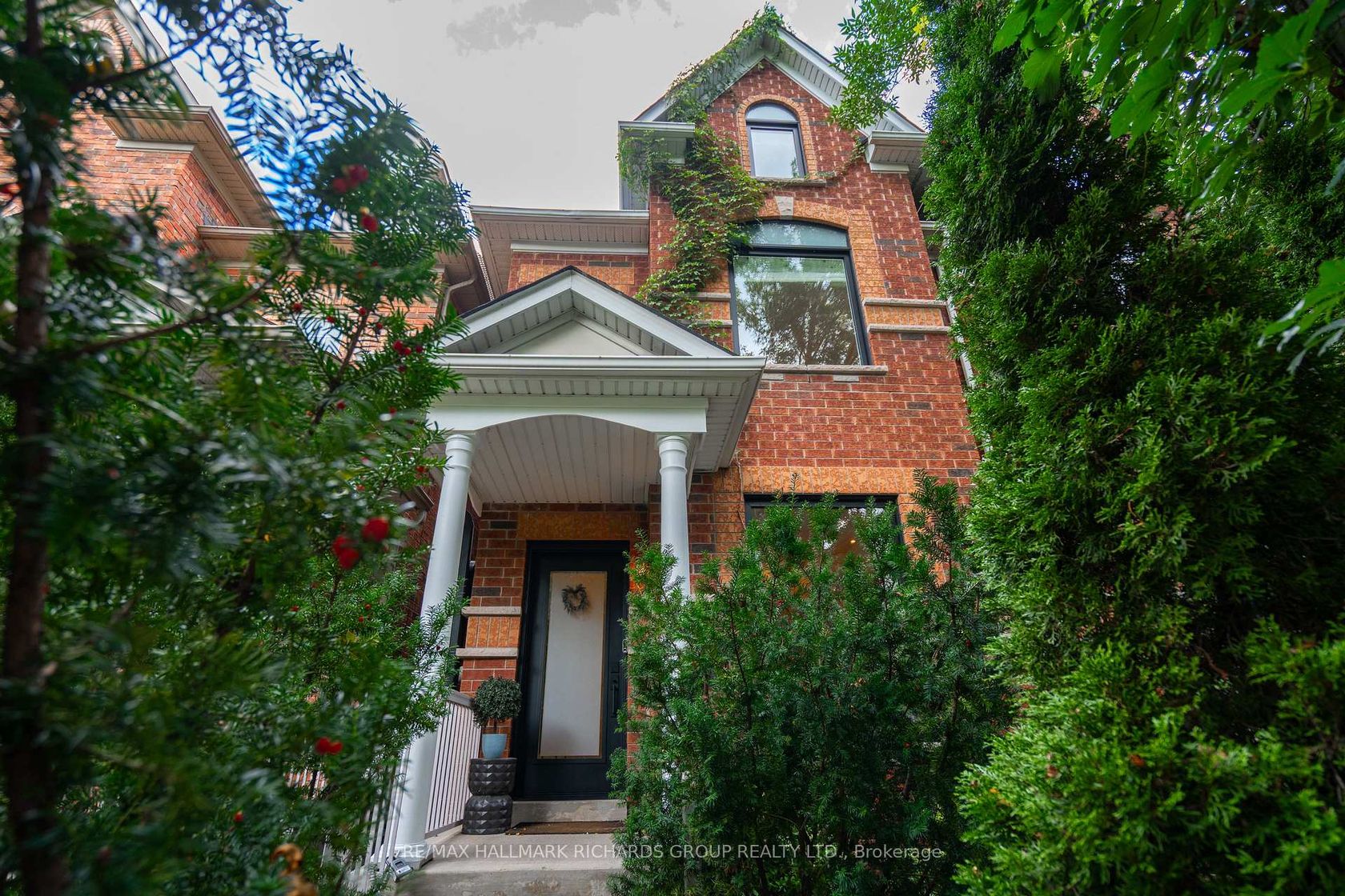 32 Crossovers Street, Danforth, Toronto photo 4