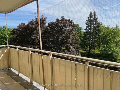 Photo 4 at 408 - 320 Dixon Road, The Westway, Toronto