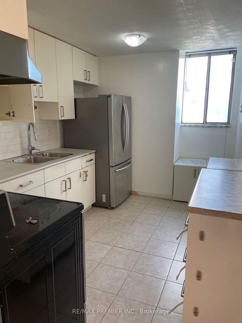 Photo 5 at 408 - 320 Dixon Road, The Westway, Toronto