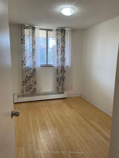 Photo 7 at 408 - 320 Dixon Road, The Westway, Toronto