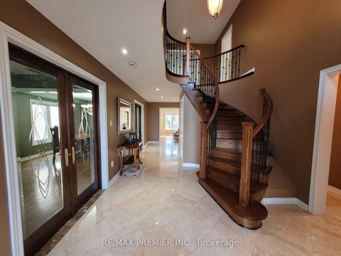 Photo 3 at 70 Bilbermar Drive, Devonsleigh, Richmond Hill