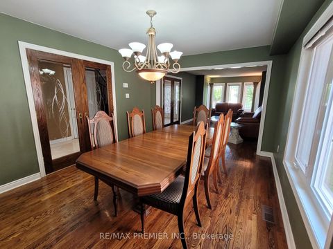 Photo 8 at 70 Bilbermar Drive, Devonsleigh, Richmond Hill