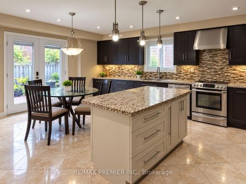 Photo 11 at 70 Bilbermar Drive, Devonsleigh, Richmond Hill