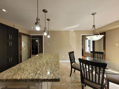 Photo 13 at 70 Bilbermar Drive, Devonsleigh, Richmond Hill