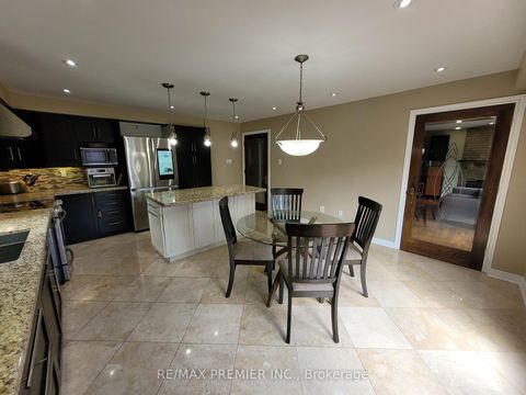 Photo 14 at 70 Bilbermar Drive, Devonsleigh, Richmond Hill