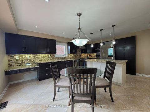 Photo 15 at 70 Bilbermar Drive, Devonsleigh, Richmond Hill