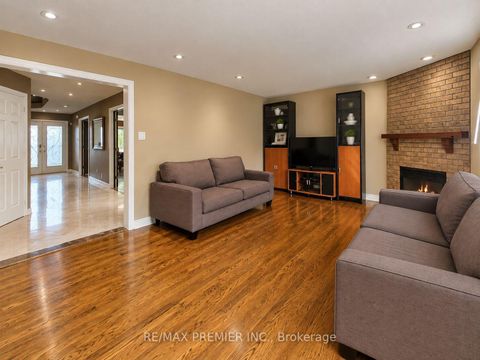 Photo 16 at 70 Bilbermar Drive, Devonsleigh, Richmond Hill