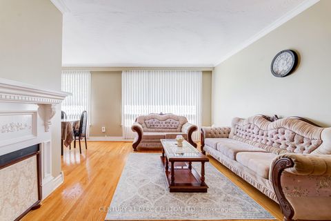Photo 3 at 10 Dunlop Avenue, Birchmount, Toronto