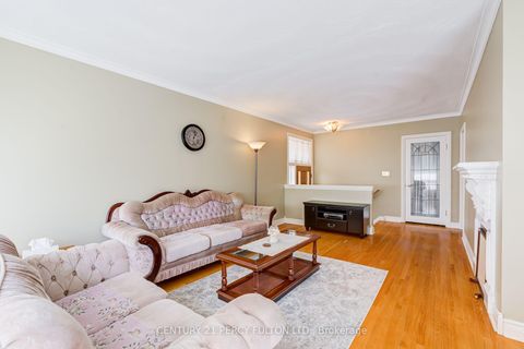 Photo 6 at 10 Dunlop Avenue, Birchmount, Toronto