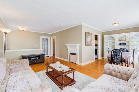 Photo 7 at 10 Dunlop Avenue, Birchmount, Toronto