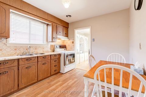 Photo 14 at 10 Dunlop Avenue, Birchmount, Toronto