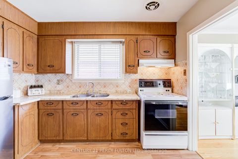 Photo 15 at 10 Dunlop Avenue, Birchmount, Toronto