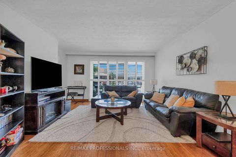 Photo 6 at 23 Anthia Drive, Humber Summit, Toronto