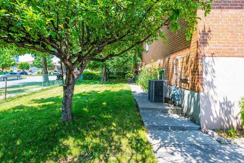 Photo 39 at 23 Anthia Drive, Humber Summit, Toronto