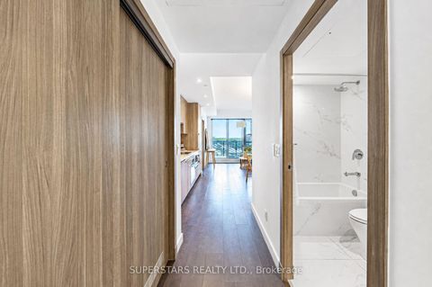 Photo 2 at 810 - 27 McMahon Drive, Bayview Village, Toronto